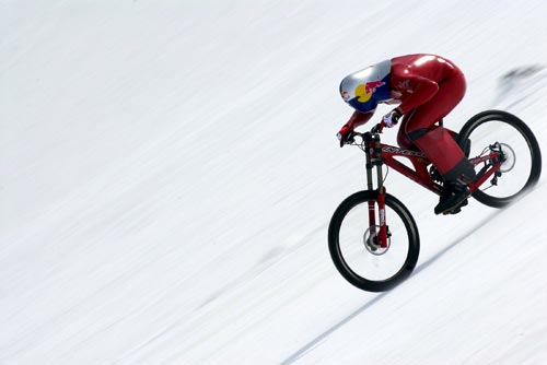 图文-世界杯北欧高山滑雪芬兰站 雪地自行车刺激十足