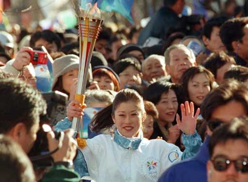 图文-往届奥运火炬手服装回顾 1998年长野冬奥会