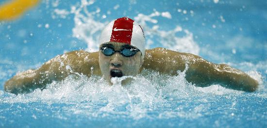 图文-好运北京中国游泳公开赛赛况 石峰展臂急