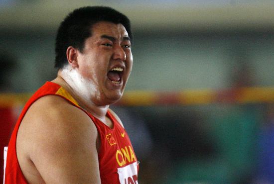 图文-张奇男子铅球夺得第三名 中国大力士冲天怒吼