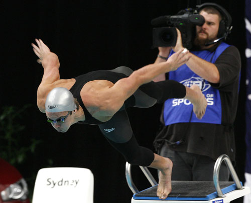 图文-苏利文破50米自由泳世界纪录 苏利文游龙