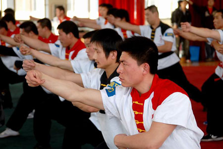 图文-武林大会螳螂拳赛前集训 整齐划一螳螂军