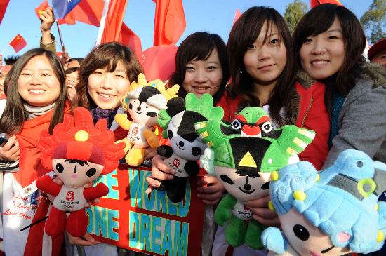 图文-北京奥运圣火在堪培拉传递 华人华侨加油