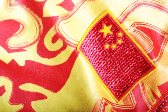 图文-08中国国家乒乓球队服 国旗巧妙映衬其中
