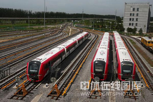 图文北京地铁机场快线即将开通车组停在t3编组站