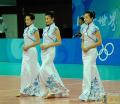 图文-奥运颁奖礼仪志愿者风采 女孩们微笑走向前来