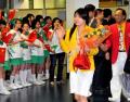 图文-内地奥运冠军代表团抵达澳门 郭晶晶面带笑容
