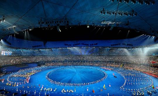 图文-北京残奥会代表团入场鸟瞰现场很壮观