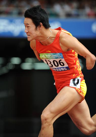 9月8日,中国选手赵旭在北京2008年残奥会田径比赛男子200米t46级