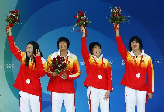 图文-中国游泳队奥运辉煌 女子4x200米自由泳摘银