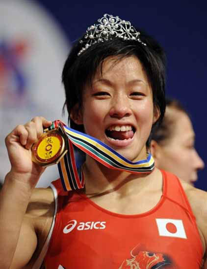 图文-2008年女子摔跤世锦赛 59公斤级冠军展示