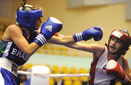 图文-2008世界女子拳击锦标赛开赛 左手重拳出