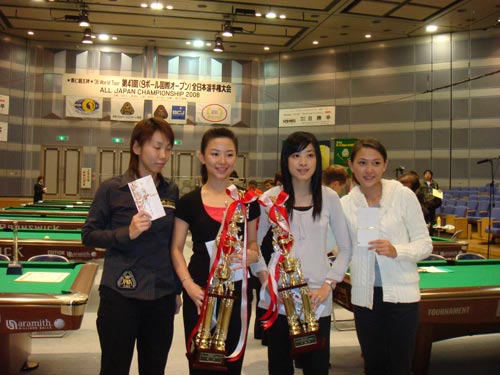 图文-潘晓婷获得本赛季第二个冠军赛后合影留念