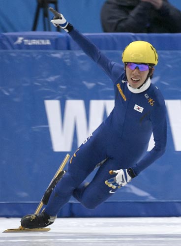 图文-短道速滑世锦赛首日 李浩锡男子1500米夺