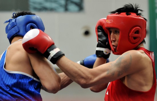 张小平左手摆拳