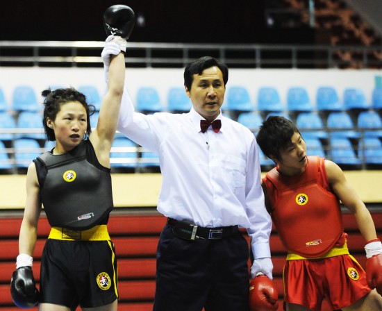 图文-全运会女子武术散打预赛 安徽左佩佩获胜