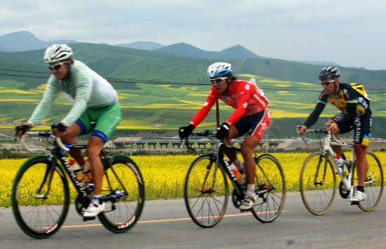 图文-环青海湖国际公路自行车赛第七段 选手衔
