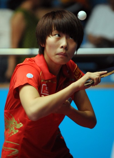 图文-09中国乒乓球公开赛天津开赛 武扬发球瞬