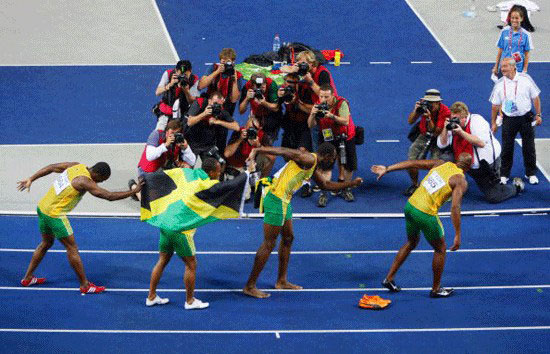 图文-牙买加男子4x100接力夺冠 牙买加的骄傲