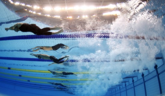 图文-全运会男子200米蝶泳半决赛 水下摄影机