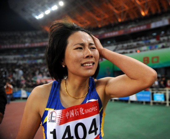 图文-陈珏夺得女子200米冠军 获胜后十分激动