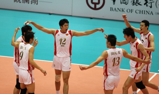 图文-东亚运中国男排夺冠 队员欢呼庆祝得分_