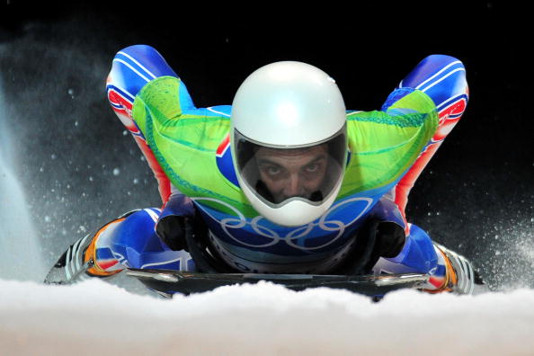 图文-男子俯式冰橇19日赛况 参赛选手目不能斜