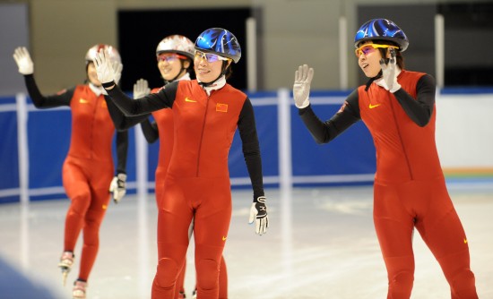 图文-大陆滑冰运动员访台演出 王蒙周洋亮相
