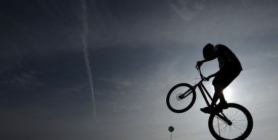 图文-全国水运会极限特技单车