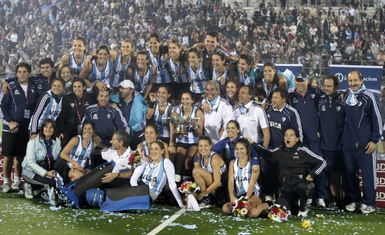 图文-女子曲棍球世界杯阿根廷夺冠 颁奖后合影