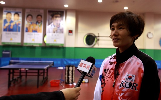 图文-韩国代表团备战亚运会 乒乓球女队教练玄静和