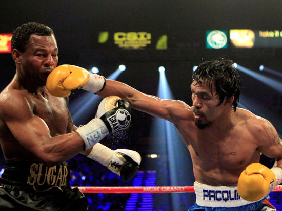 图文-拳王争霸战次中量级 帕奎奥凌厉右直拳_