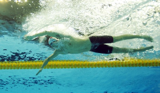 图文-孙杨夺得男子800米自由泳冠军 水下掠影