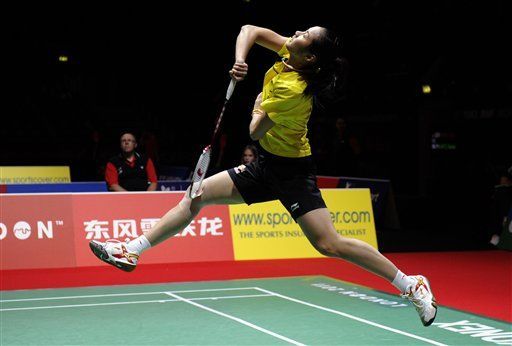 图文-王仪涵2-0顾娟晋级16强 扣杀动作矫健