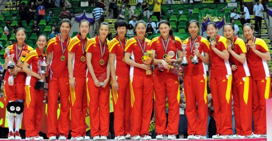 图文-大奖赛香港站中国女排夺冠 女排领奖合影