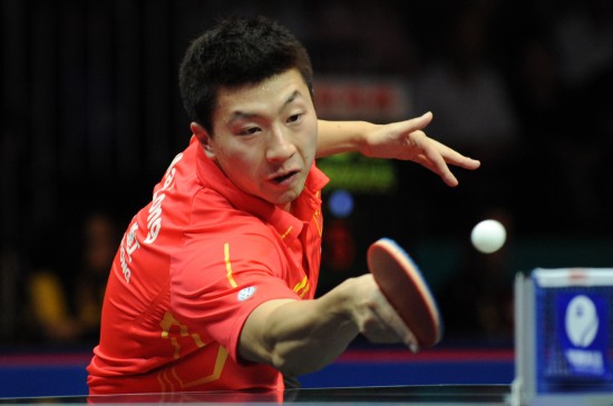图文-中国乒乓球公开赛1\/4赛况 马龙接球瞬间-