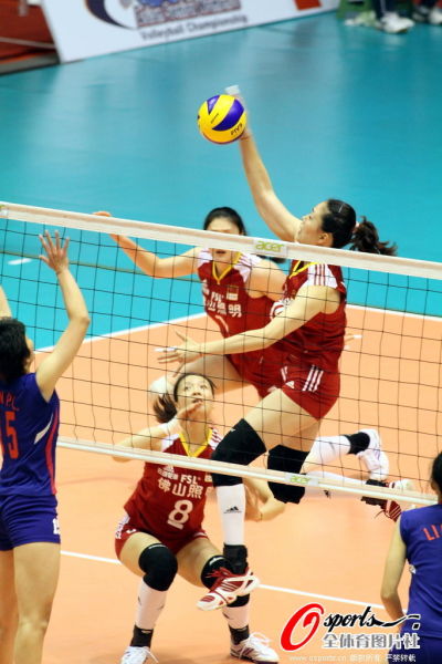 图文-女排亚锦赛复赛中国vs中华台北 高高跃起
