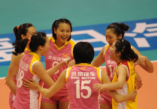 图文-女排联赛第一阶段最后一轮 北京球员庆祝