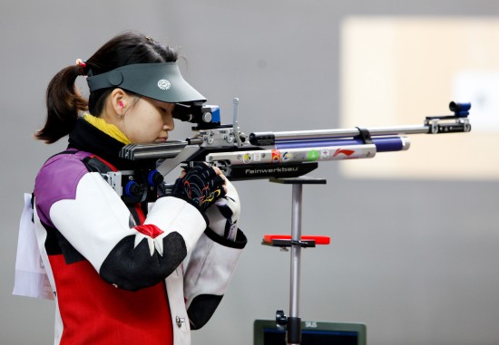 图文-世界杯女子十米气步枪赛况 易思玲专注比赛_综合体育_新浪竞技风暴_新浪网