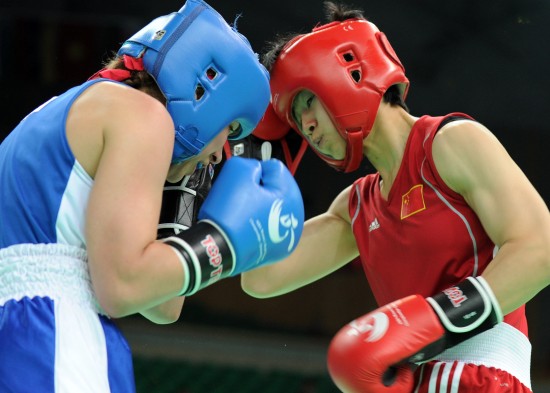 图文-女子拳击世锦赛15日赛况 刘可佳在比赛中