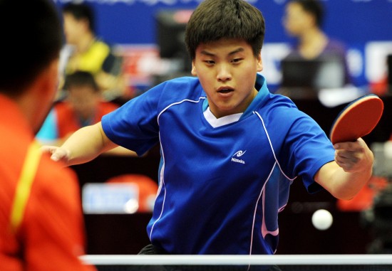 乒乓球锦标赛男子单打四分之一决赛中,天津队选手郝帅以4比3战胜新疆