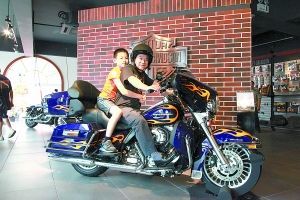 哈雷摩托在国内第12家店落户重庆_骑行-自驾_