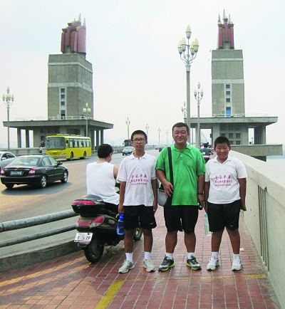 男子带俩娃从北京徒步1100多公里到南京_越野