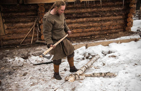 俄国男子极寒中挑战中世纪隐士生活。