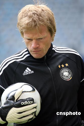 卡恩今夜告别绿茵场 一代传奇门将职业生涯终