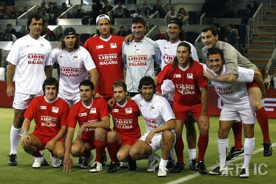 图文-西班牙足球网球慈善赛 西班牙足球明星队