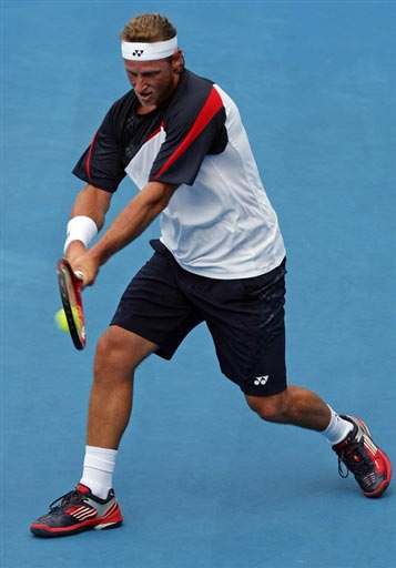 图文-悉尼赛男子1\/4决赛 阿根廷人降低重心反手