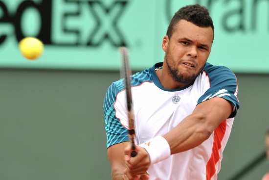 图文-法网特松加晋级男单8强 特松加谨慎回球