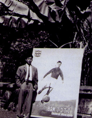 张宏根的名气远播海外,出国比赛时,还能发现以他 为形象的宣传海报。 张宏根的名气远播海外,出国比赛时,还能发现以他 为形象的宣传海报。