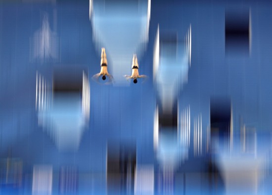 图文-亚运男子双人十米跳台决赛 朝鲜组合飞跃